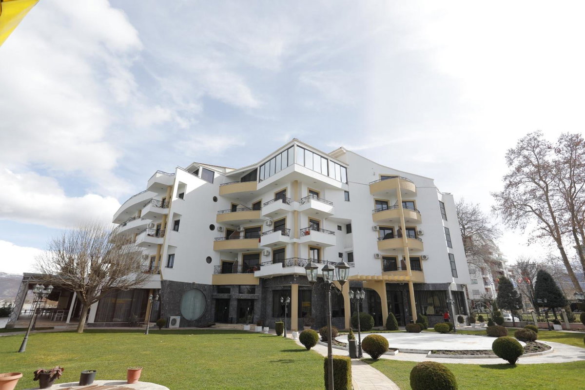 Hotel 1 Maji, Албания