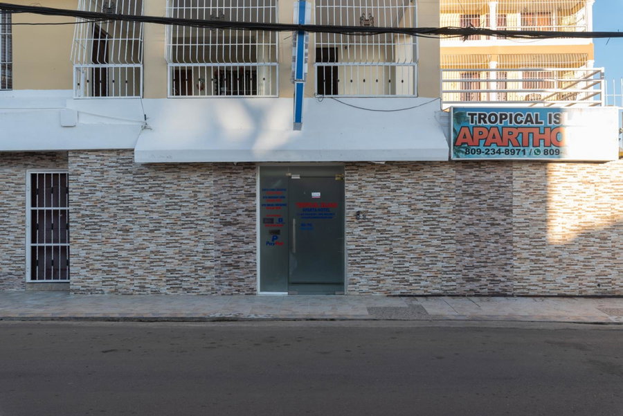Modern 2BR Apartment Terrace Near Airport - Santo Domingo Este, La Viva, Dominikanische Republik
