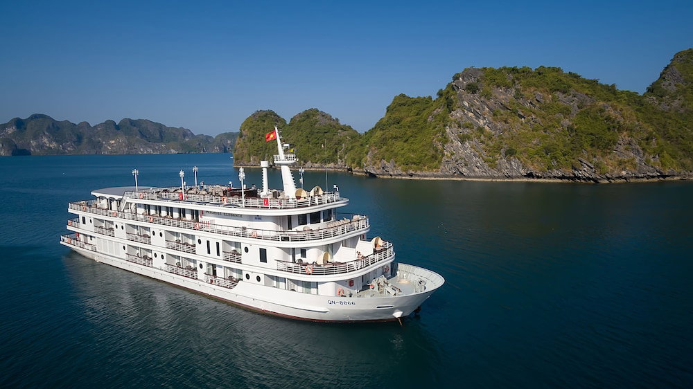 Paradise Elegance Cruise, Vietnam