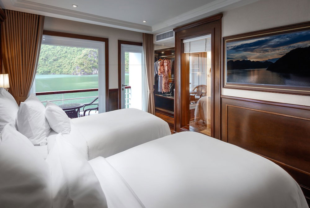 Paradise Elegance Cruise, Việt Nam