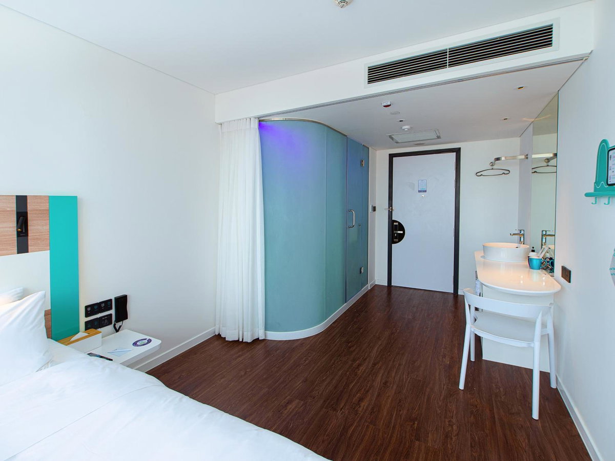 Hotel · Tru by Hilton Hoa Binh City Centre, Hoa Binh