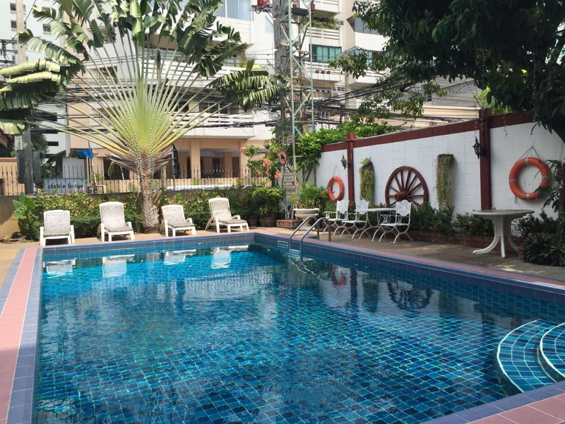 Stable Lodge - SHA Certified, Bangkok, Thailand