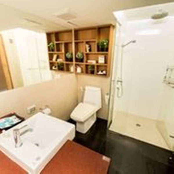 Laemtong Service Apartment, Si Racha, Thailand
