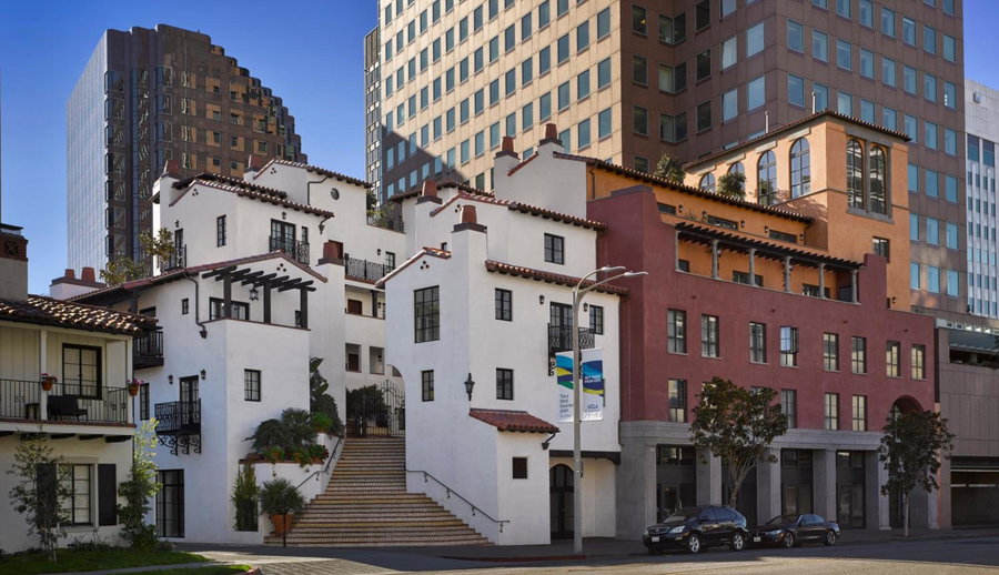 Plaza la Reina, Los Angeles, Соединённые Штаты
