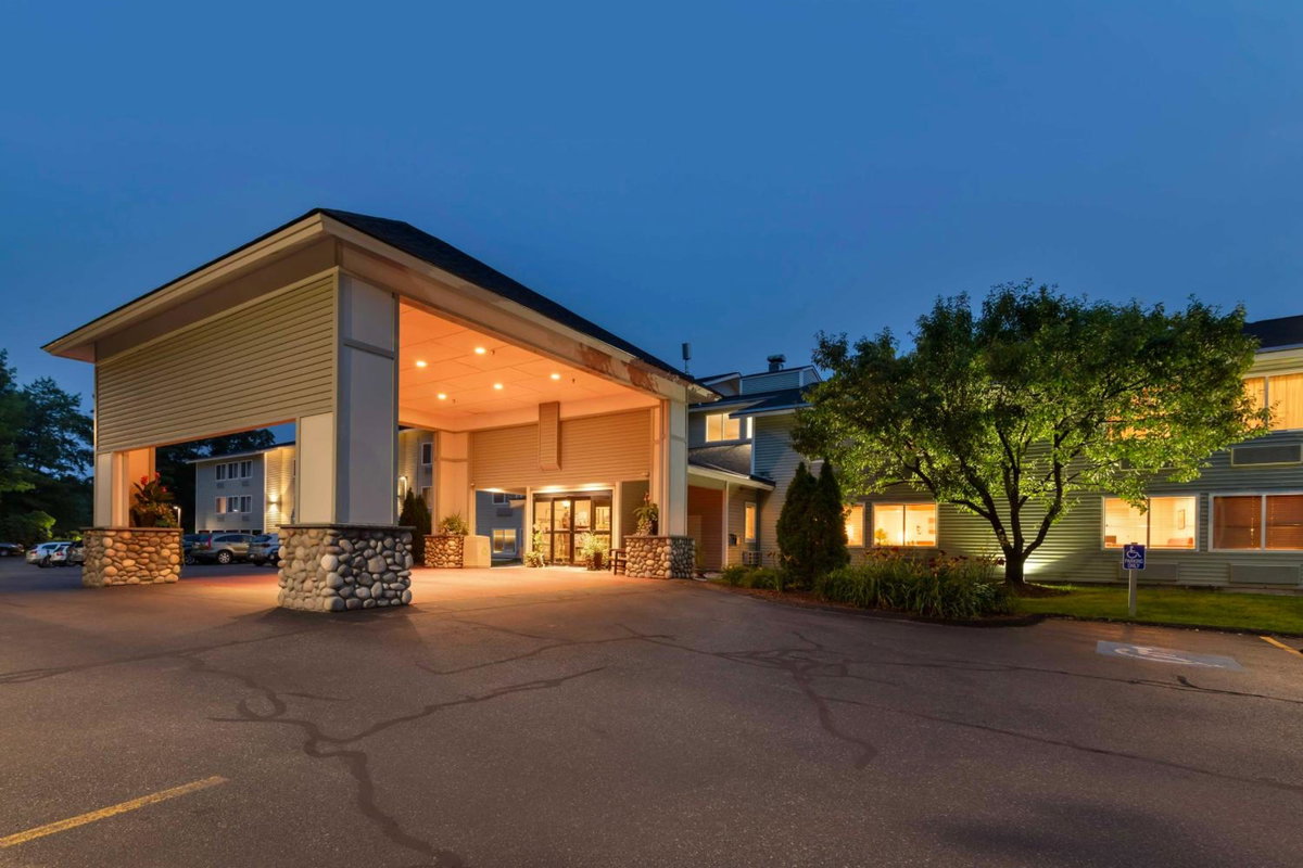 Hotel · Best Western Plus Windjammer Inn & Conference Center, Burlington