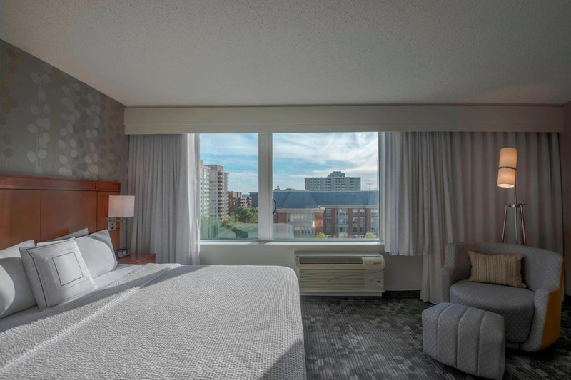 Courtyard by Marriott Bethesda Chevy Chase, Bethesda, United States