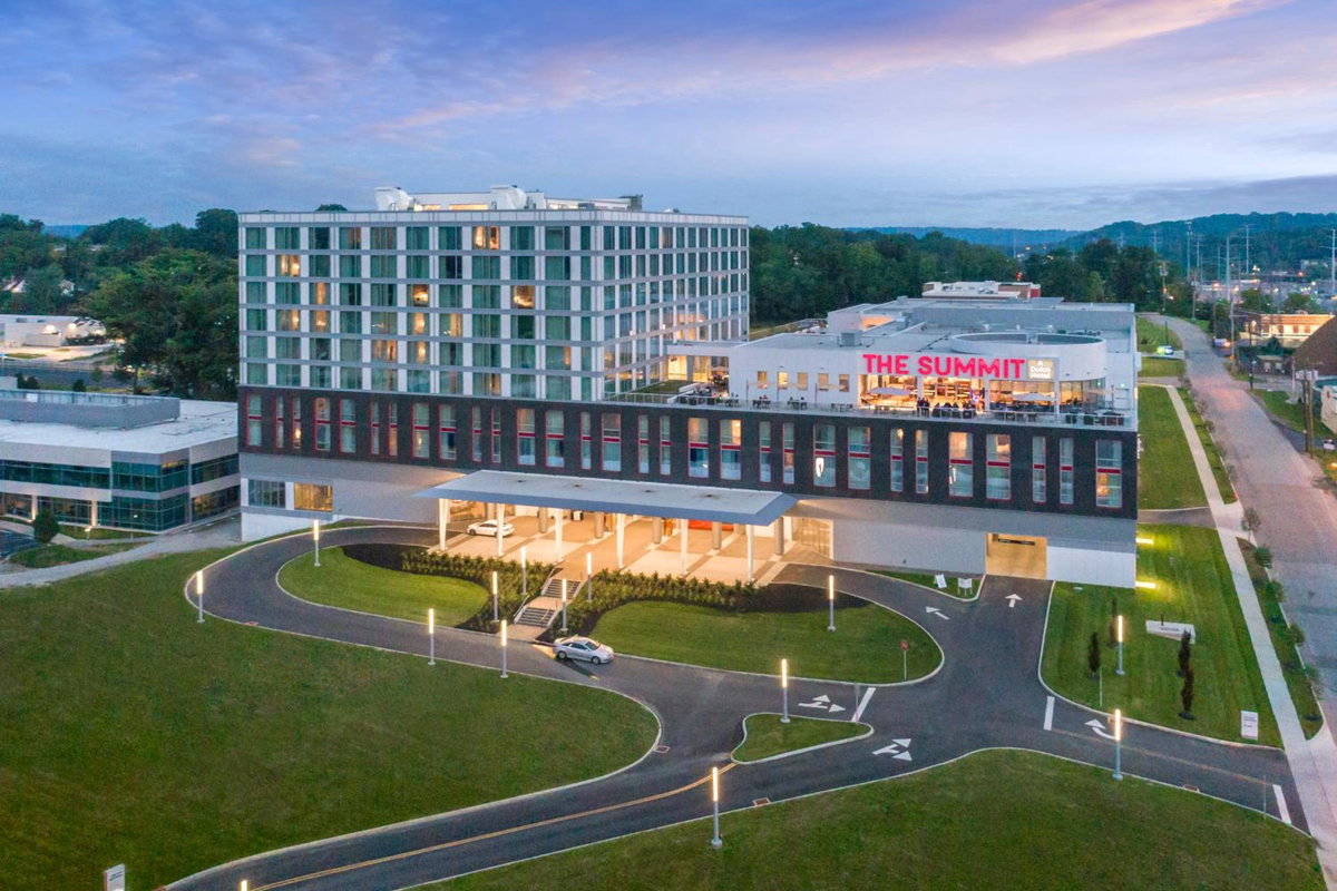 Hotel · The Summit Hotel, Cincinnati