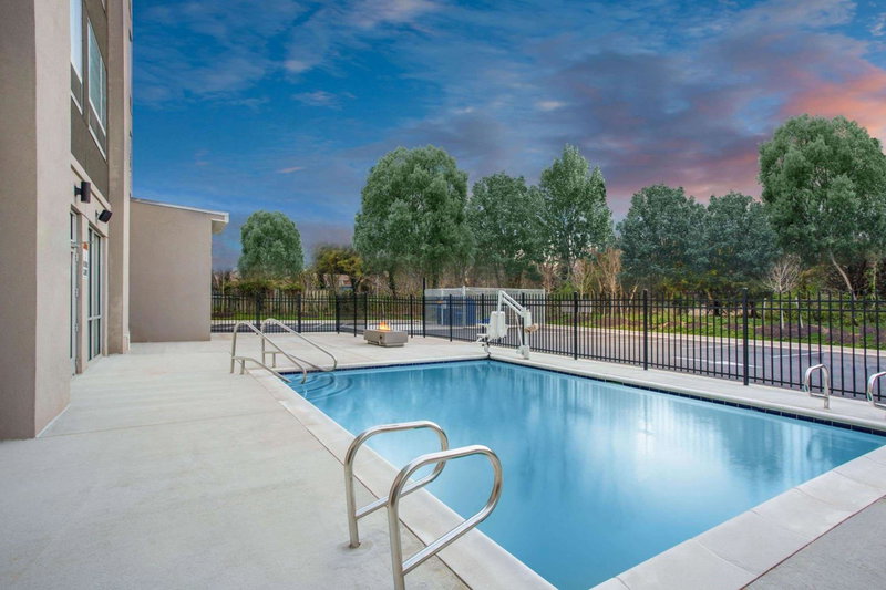 La Quinta Inn & Suites by Wyndham Manassas, VA- Dulles Airport, Manassas, United States