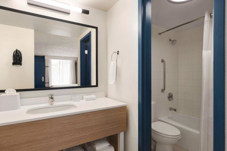 Spark by Hilton Sarasota Siesta Key Gateway, Sarasota, United States