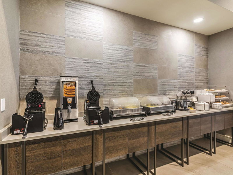 La Quinta Inn & Suites by Wyndham Austin Near The Domain, Austin, United States