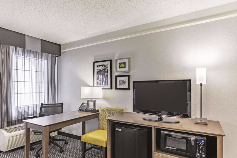 La Quinta Inn & Suites by Wyndham Austin Near The Domain, Austin, United States