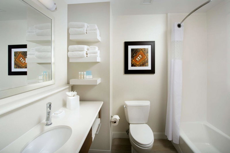 Hampton Inn & Suites Falls Church, Falls Church, United States