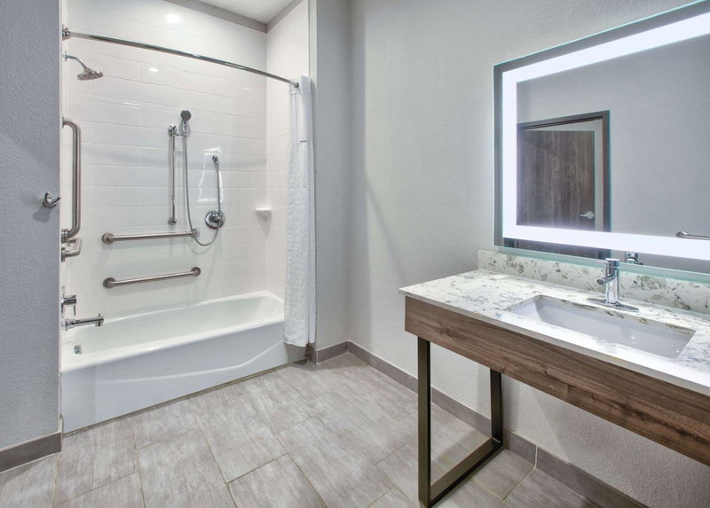La Quinta Inn & Suites by Wyndham Dallas/Fairpark, Dallas, United States