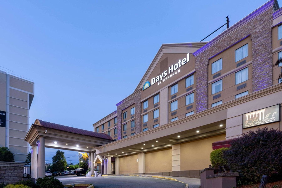 Days Hotel by Wyndham North Bergen, North Bergen, United States