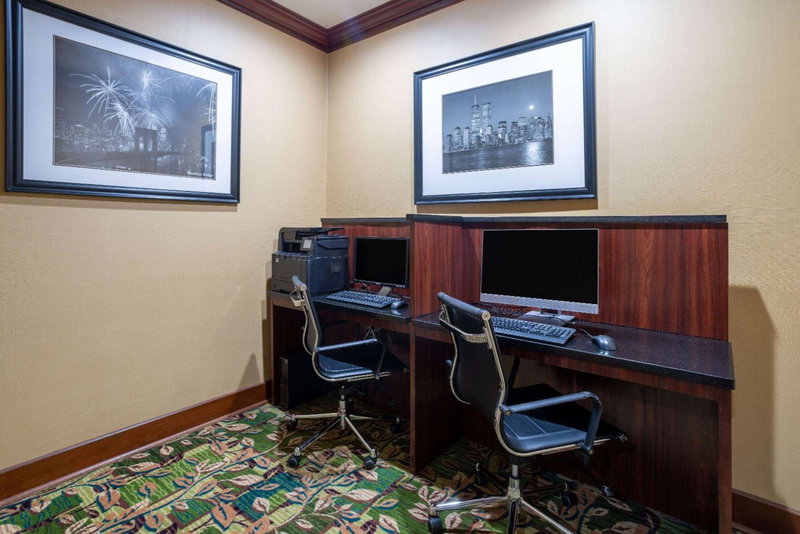 Days Hotel by Wyndham North Bergen, North Bergen, United States