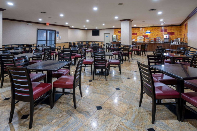 Days Hotel by Wyndham North Bergen, North Bergen, United States
