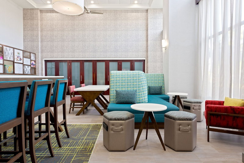 Hampton Inn & Suites Orlando Intl Dr N, Oak Ridge, United States