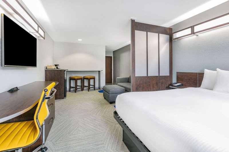 Microtel Inn & Suites by Wyndham Austin Airport, Austin, United States