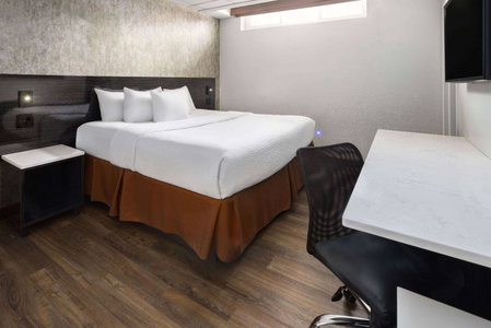Ramada by Wyndham Bronx, Bronx, United States