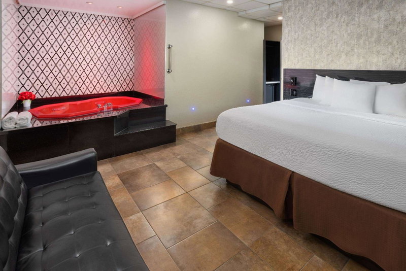 Ramada by Wyndham Bronx, Bronx, United States