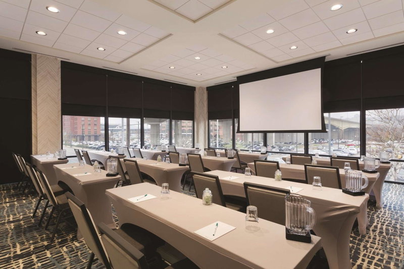 Homewood Suites by Hilton Pittsburgh Downtown, Pittsburgh, United States