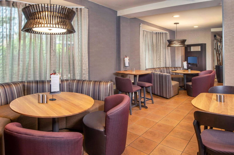 Comfort Inn & Suites Bethlehem Lehigh Valley Airport, Bethlehem, United States