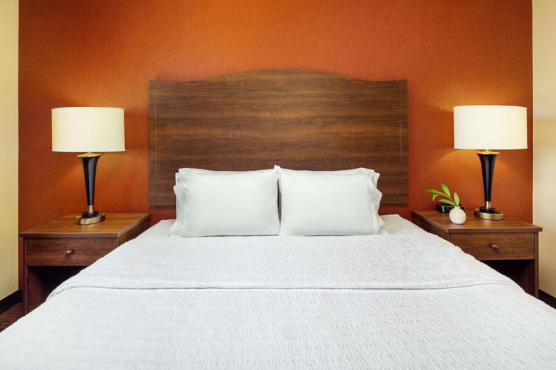 Hampton Inn & Suites Scottsdale at Talking Stick, Scottsdale, United States