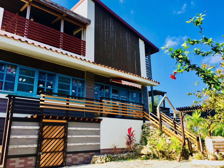Ma-Blue Garden House, Motobu, Япония