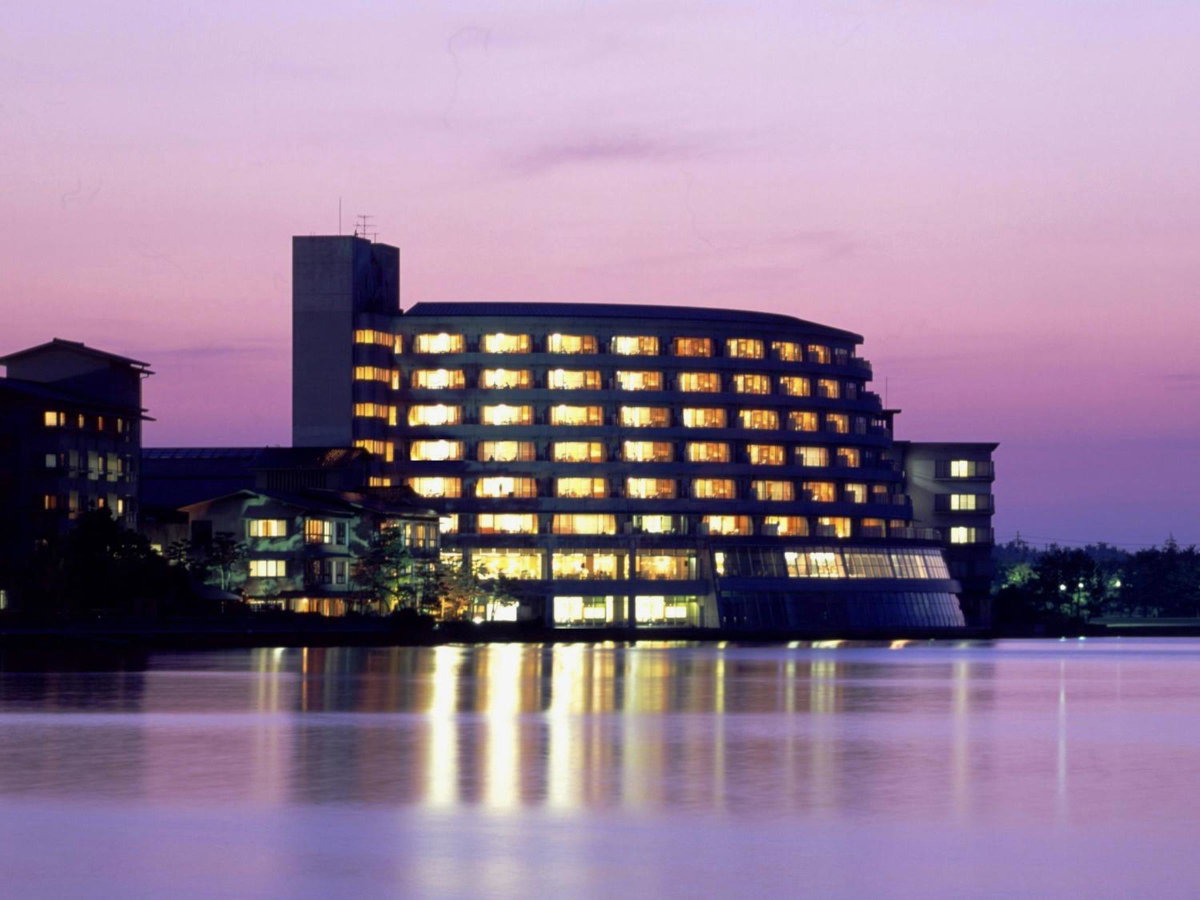 Отель · APA Hotel & Resort Kaga Katayamazu Onsen Kasuikyo, Kaga