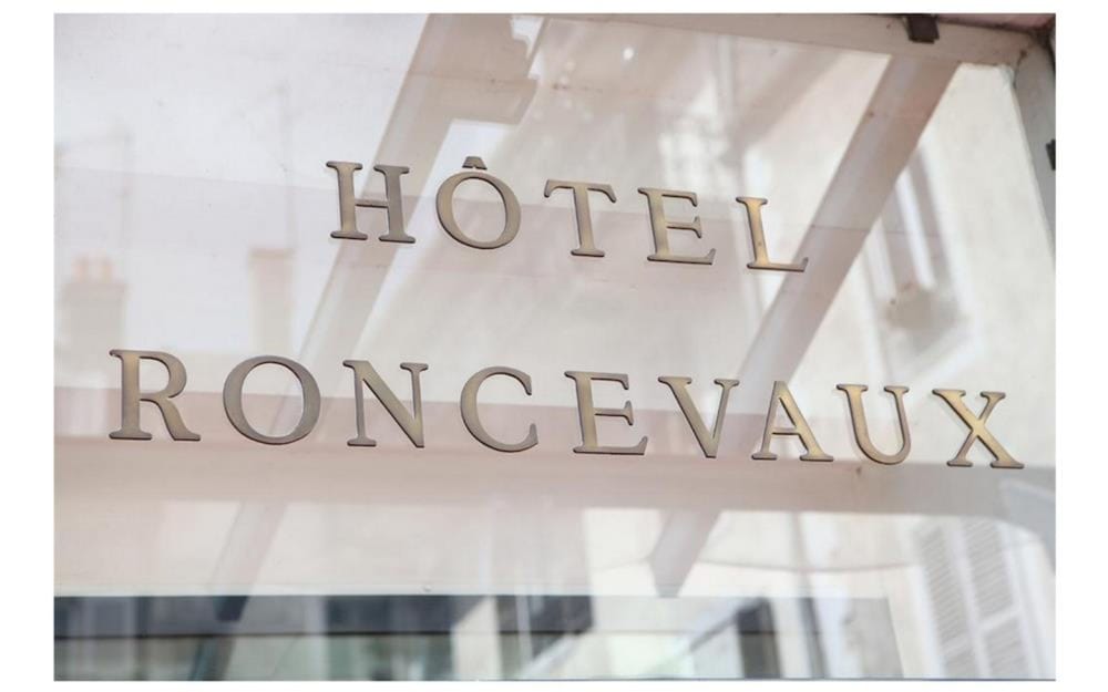 Hotel · Hôtel Le Roncevaux, Pau