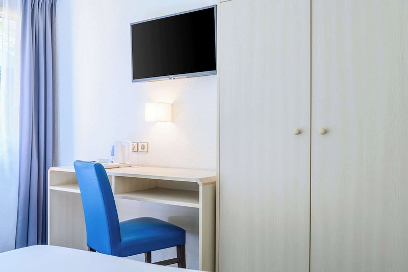 Comfort Hotel Orleans Saran, Saran, France