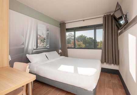 B&B HOTEL Pau Zénith, Pau, Francia