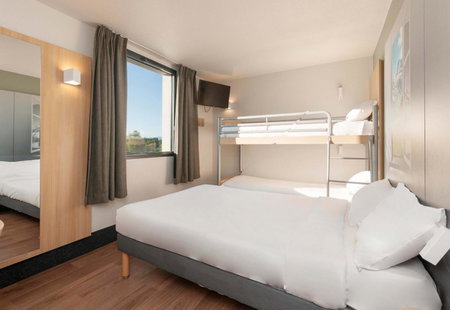 B&B HOTEL Pau Zénith, Pau, Francia