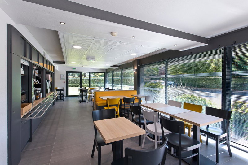 B&B HOTEL Pau Zénith, Pau, Francia