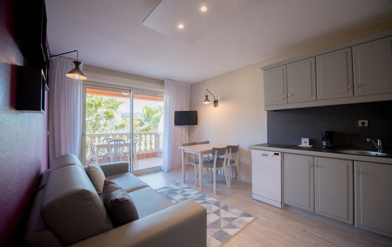 Appart Hotel Lou Castelet, Carros, France