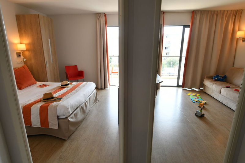 Appart Hôtel Mer & Golf City Bordeaux Bruges, Bruges, France