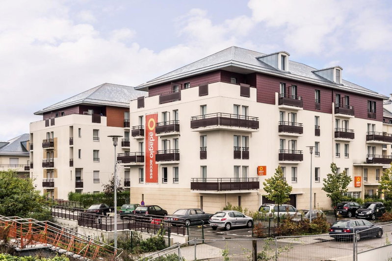 Aparthotel Adagio Access Carrières Sous Poissy, Carrières-sous-Poissy, France