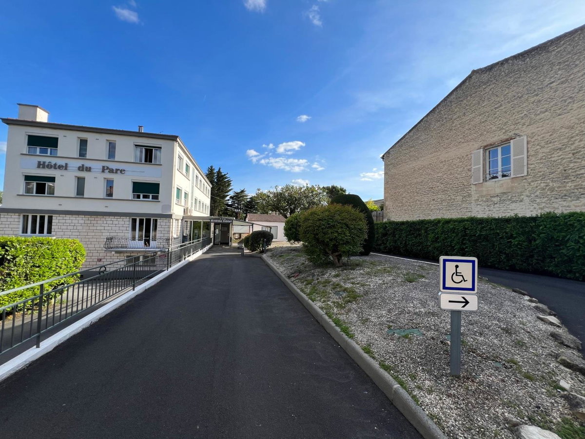 Hotel · Brit Hotel du Parc Niort Centre-Parking gratuit, Niort
