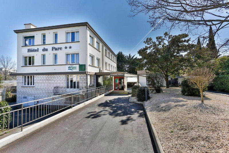 Brit Hotel du Parc Niort Centre-Parking gratuit, Niort, France