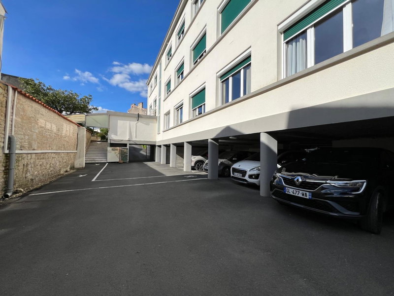 Brit Hotel du Parc Niort Centre-Parking gratuit, Niort, France