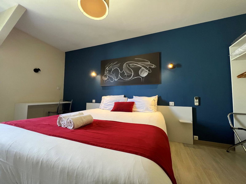 Brit Hotel du Parc Niort Centre-Parking gratuit, Niort, France
