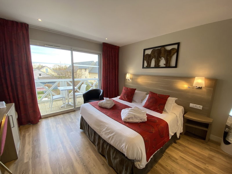 Contact Hôtel - Hôtel les Bleuets & SPA, La Riviere-Saint-Sauveur, France