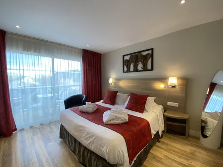 Contact Hôtel - Hôtel les Bleuets & SPA, La Riviere-Saint-Sauveur, France