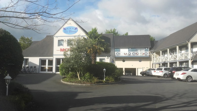 Contact Hôtel - Hôtel les Bleuets & SPA, La Riviere-Saint-Sauveur, France