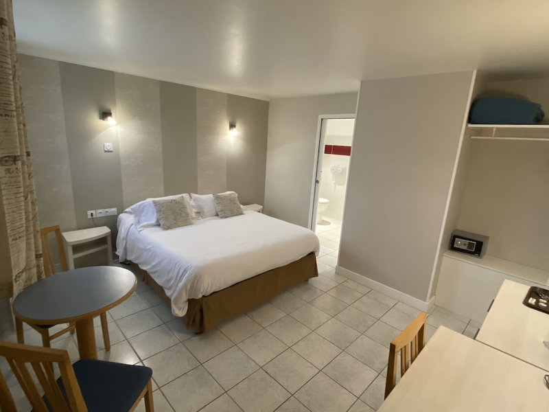 Contact Hôtel - Hôtel les Bleuets & SPA, La Riviere-Saint-Sauveur, France