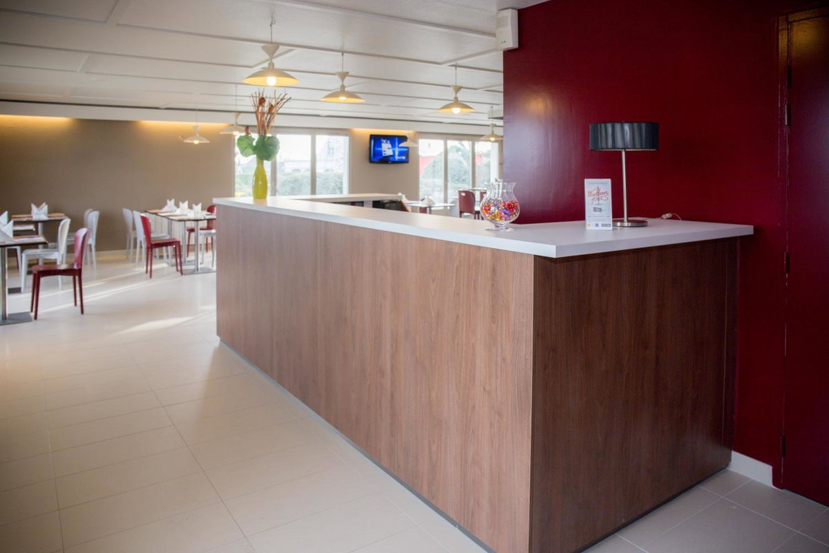 Hotel · Hôtel Inn Design Laval, Laval