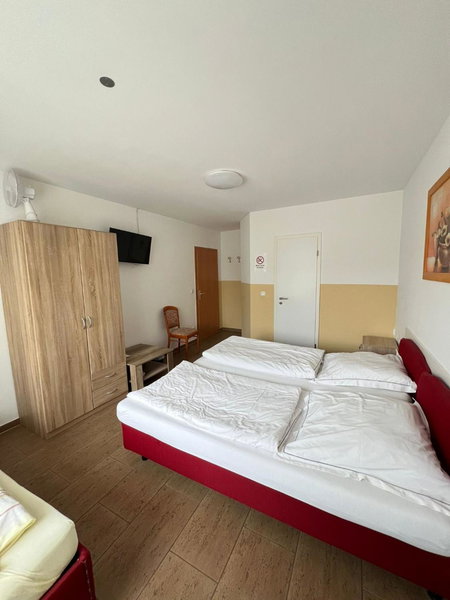 Hotel Restaurant Neffelthal, Kerpen, Германия