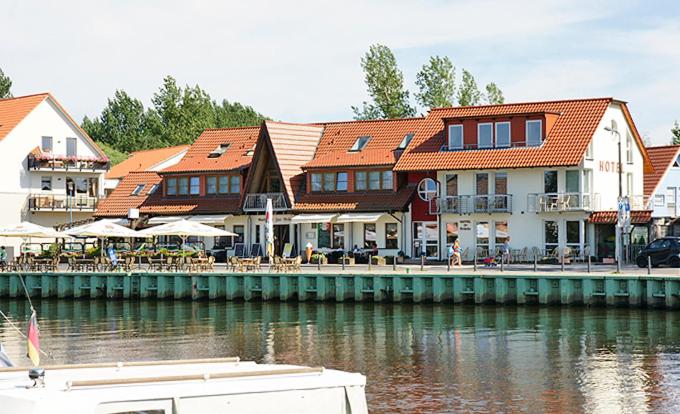 Hotel zur Brücke, Deutschland