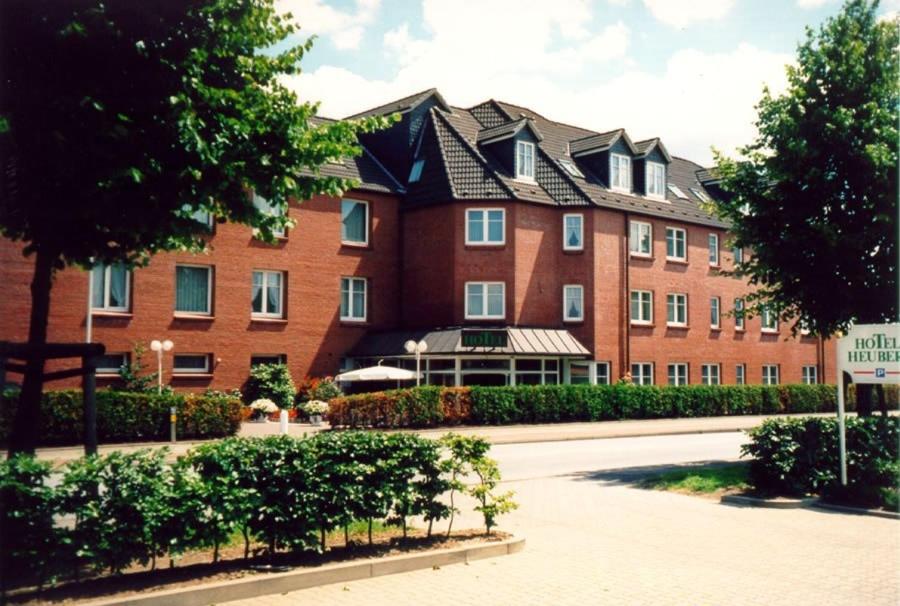 Отель · Hotel Heuberg, Norderstedt