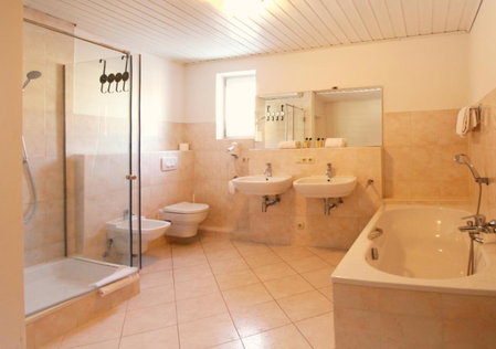 ARRIVEL Pension Haus am Bach, Allershausen, Germany